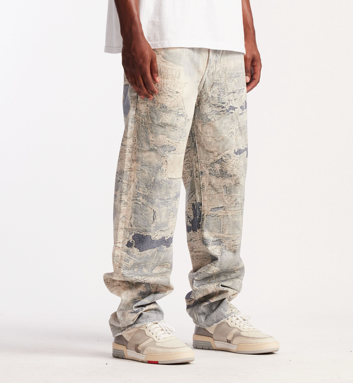 Close-up of the EMBSP25-118 denim jeans front pockets and stitching